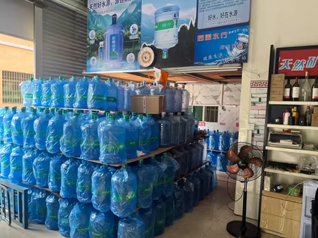 桶装水送货|送大桶水|合肥配送蓝泉纯净水桶装水 提供桶装水套